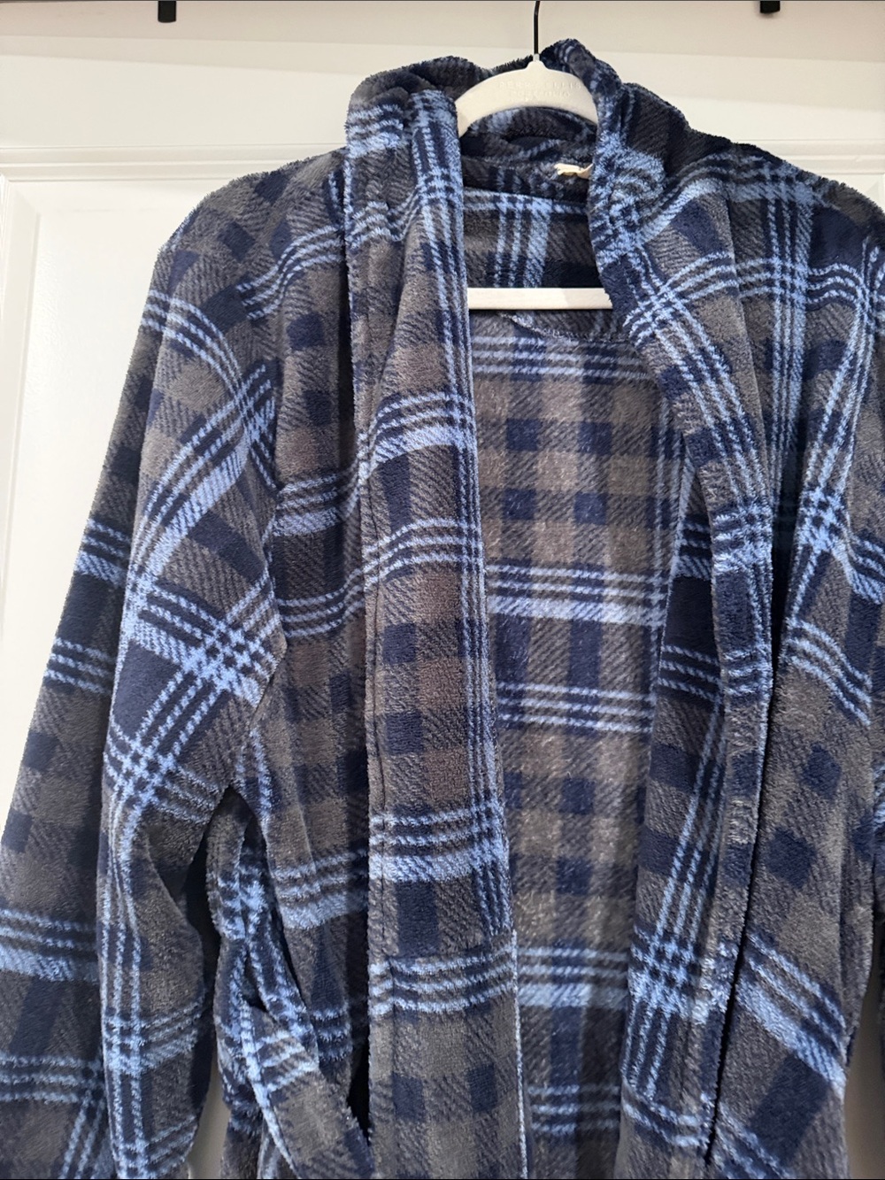 Men’s Robe - Picture 2 of 3